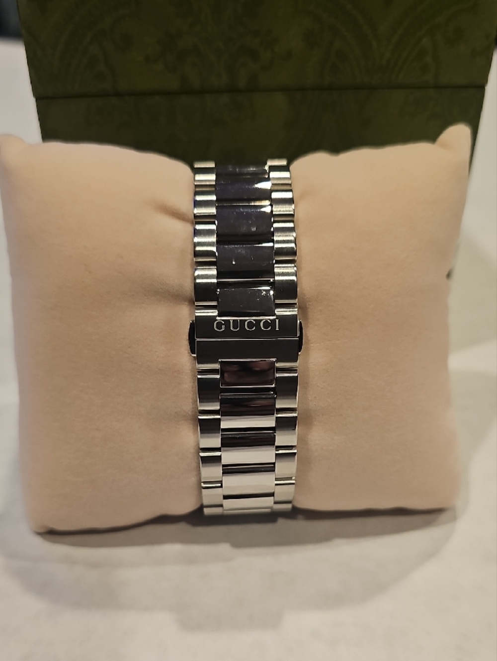 Gucci Black Dial Dive Watch with Red Accents - Picture 5 of 6